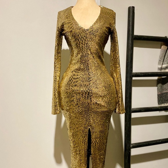 Gold sequin form fitting dress - Picture 1 of 5